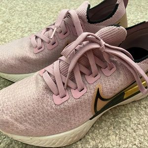 Nike flyknit running shoes size 7